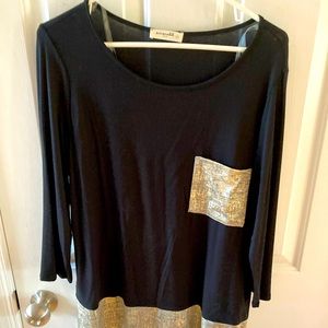 Emerald Brand size large top